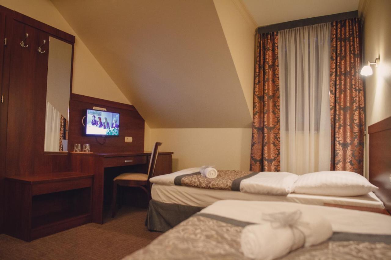 Nad Borkiem Hotell Kosarzyn  Exteriör bild