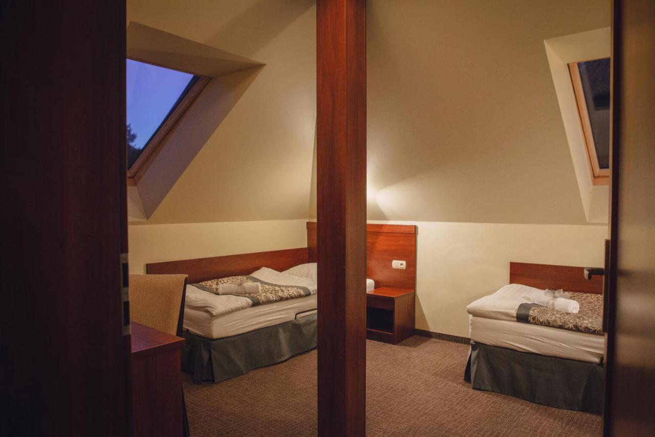 Nad Borkiem Hotell Kosarzyn  Exteriör bild